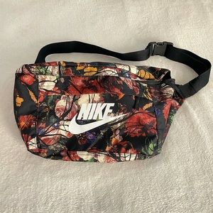 Oversized Nike Fanny pack